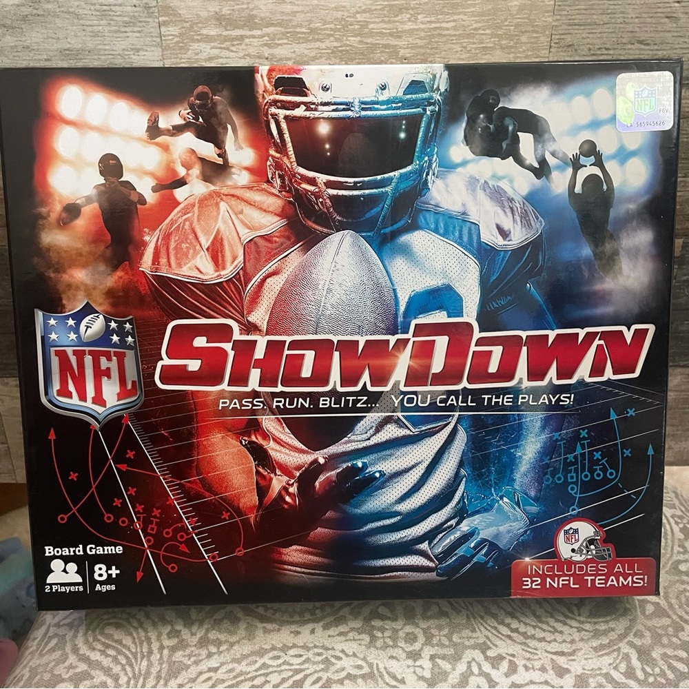 NFL Red and Blue Board Game Showdown Includes‎ all 32 NFL teams
